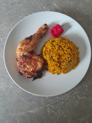 Salade de riz antillais  au curcuma + cuisse de poulet braisé (1 pers)